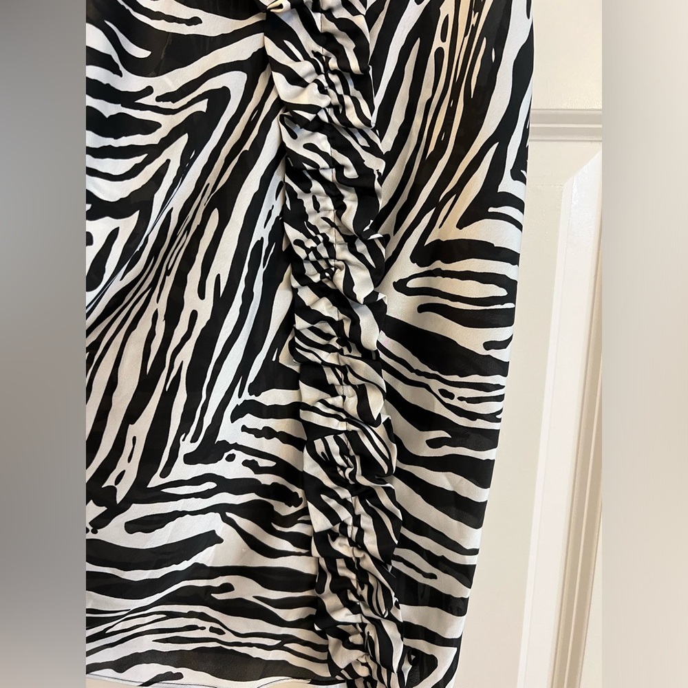 Unique, Zebra Print Express Tank-One Ruffle Shoulder-One Tank. Perfect. Small - Picture 3 of 7